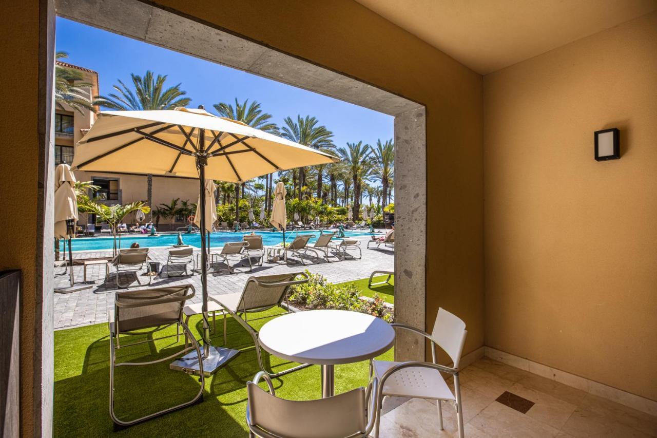 Lopesan Costa Meloneras Resort & Spa Luaran gambar A view of the pool at the JW Marriott Desert Springs Resort and Spa