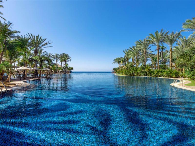 Lopesan Costa Meloneras Resort & Spa Luaran gambar The pool at the Four Seasons Resort