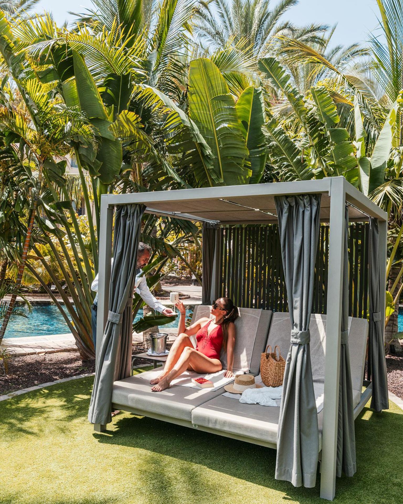 Lopesan Costa Meloneras Resort & Spa Luaran gambar Cabana at the pool